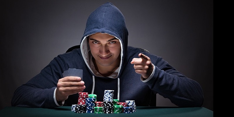 Tìm hiểu sơ nét về hành động bluff Poker